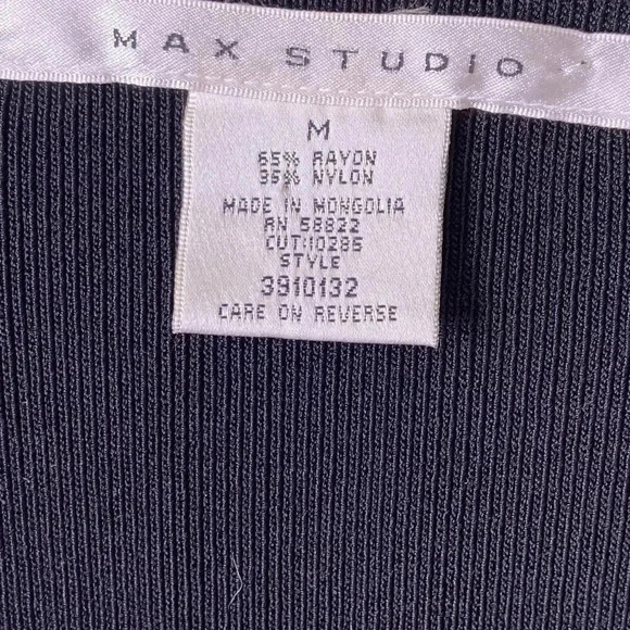 Max Studio black knit dress with pale pink embroidery design size M - Picture 3 of 8